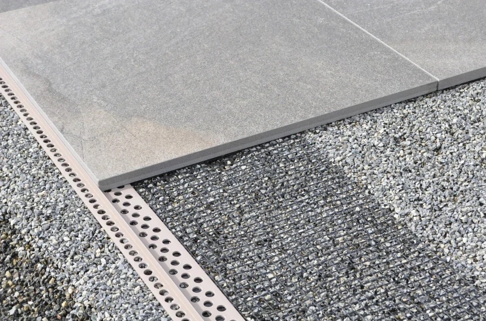 Lemovací profil pod dlažbu STEINFIX H10 – elegantní ukončení bez betonu