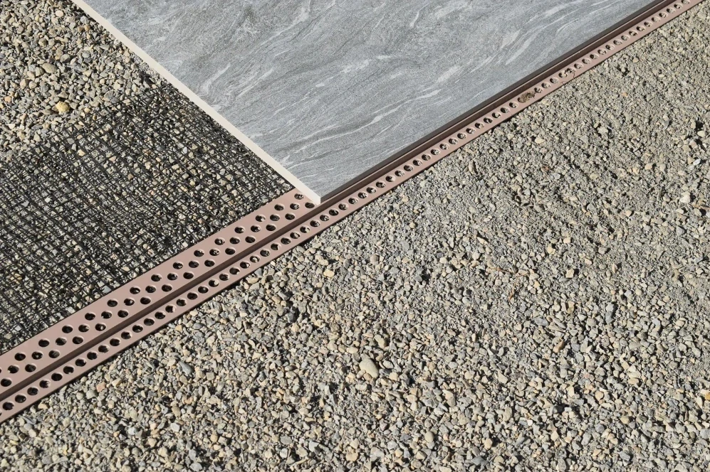 Steinfix H10 - neviditelný obrubník se síťkou pro keramické dlažby 20 mm