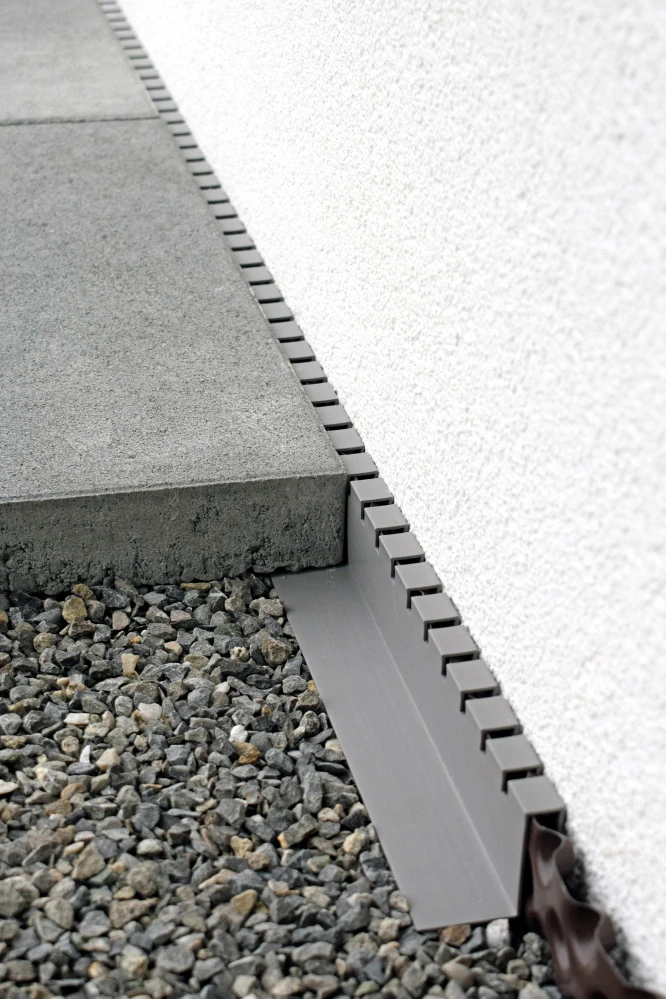 Stěnový dilatační plastový profil "DISTO" (Ral 7043 tmavě šedá, 57 mm)