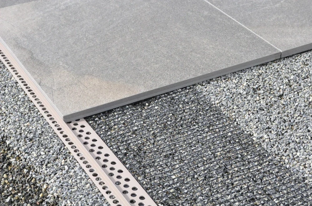 Steinfix H10 - neviditelný obrubník se síťkou pro keramické dlažby 20 mm