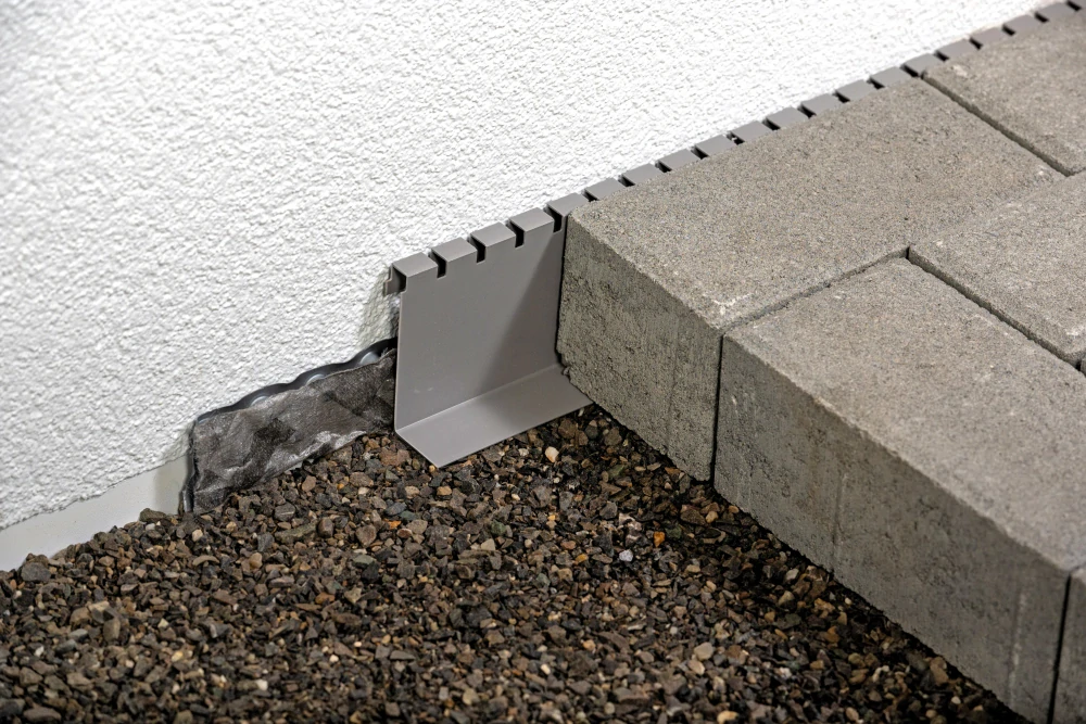 Stěnový dilatační plastový profil "DISTO" (Ral 7043 tmavě šedá, 57 mm)