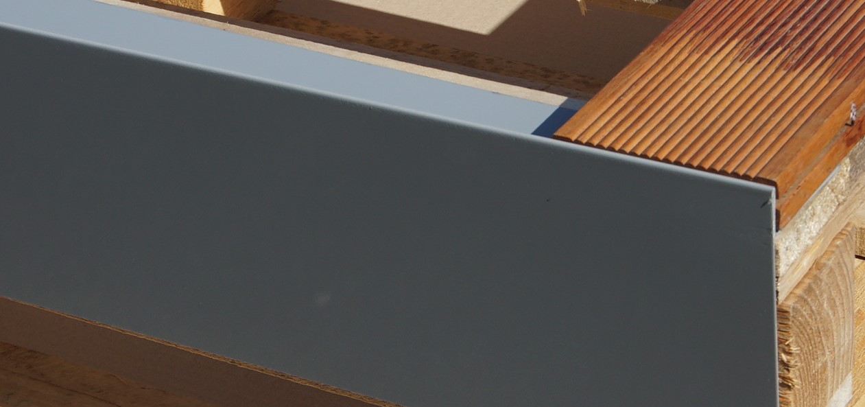 Ukončovací profil pro dřevěné nebo WPC terasy 200 mm (hnědá RAL 8017)